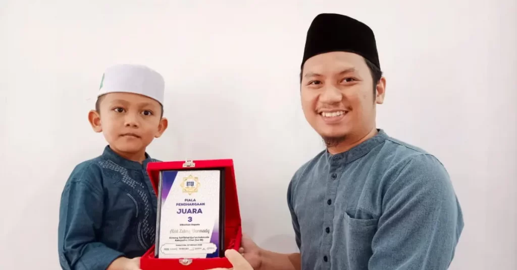 penyerahan piala